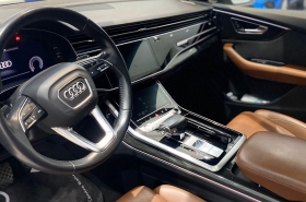 Audi
              Q8