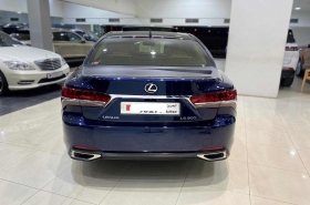 Lexus
              LS