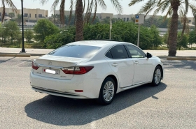 Lexus
              ES